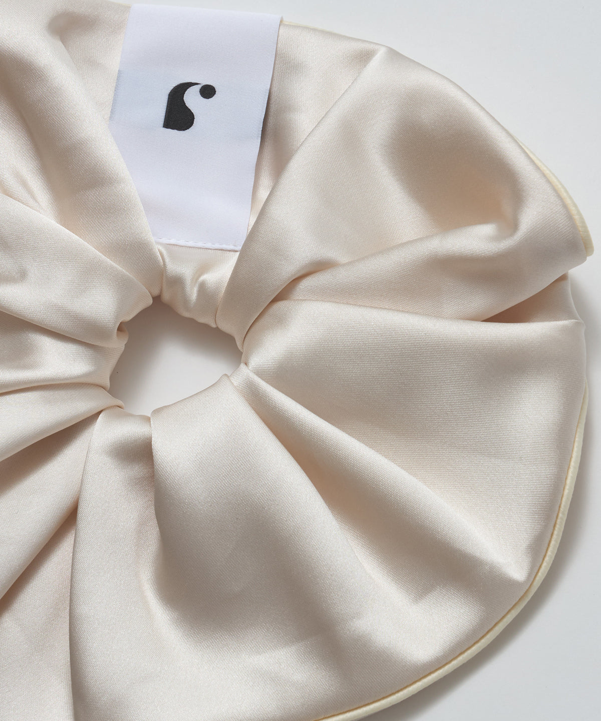 satin-scrunchie-cream