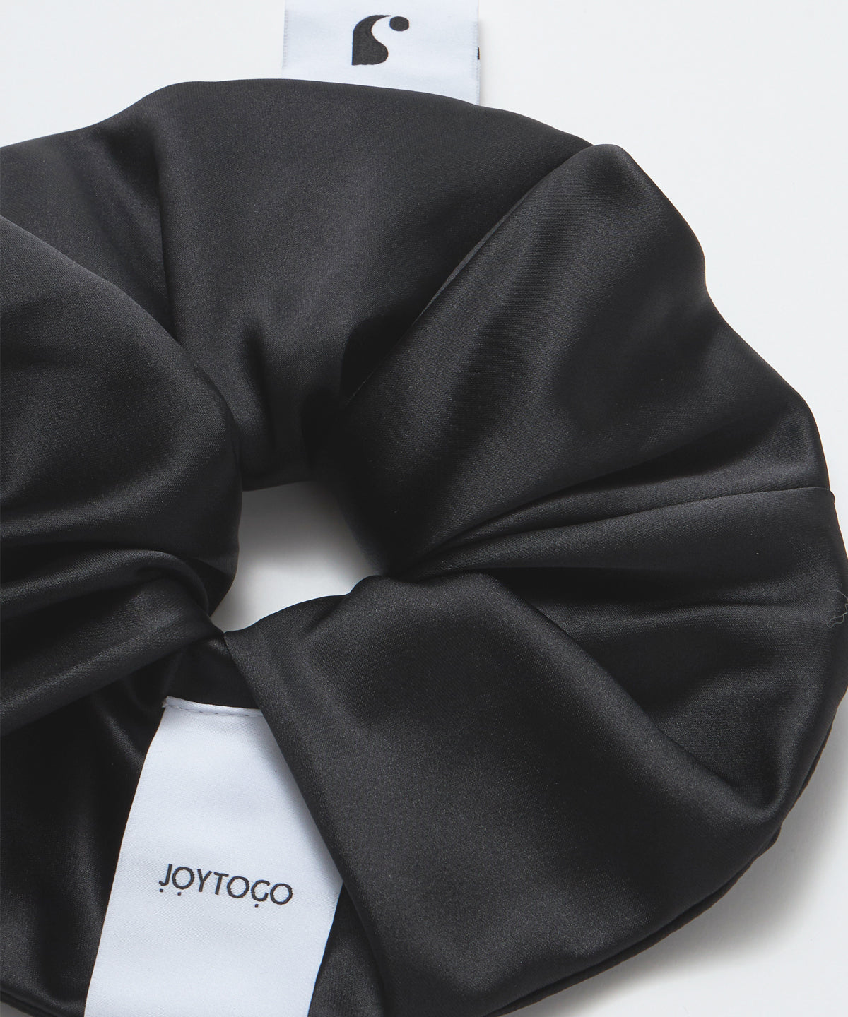 satin-scrunchie-black