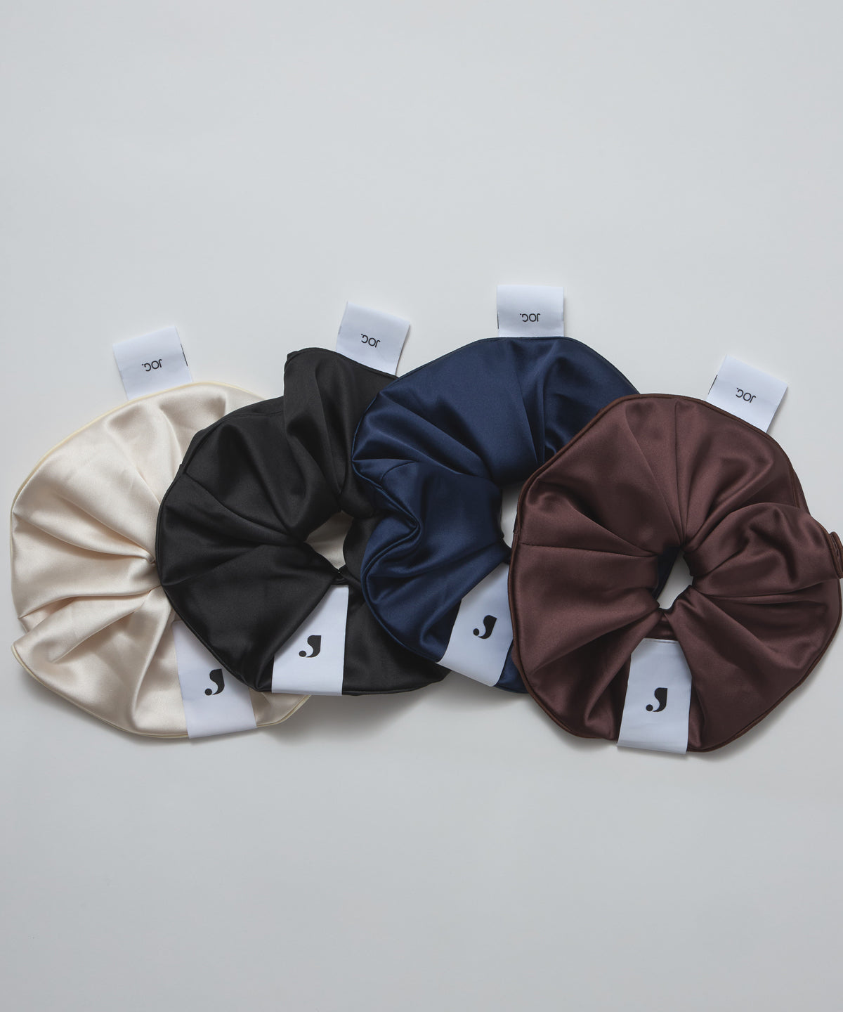 satin-scrunchie-black