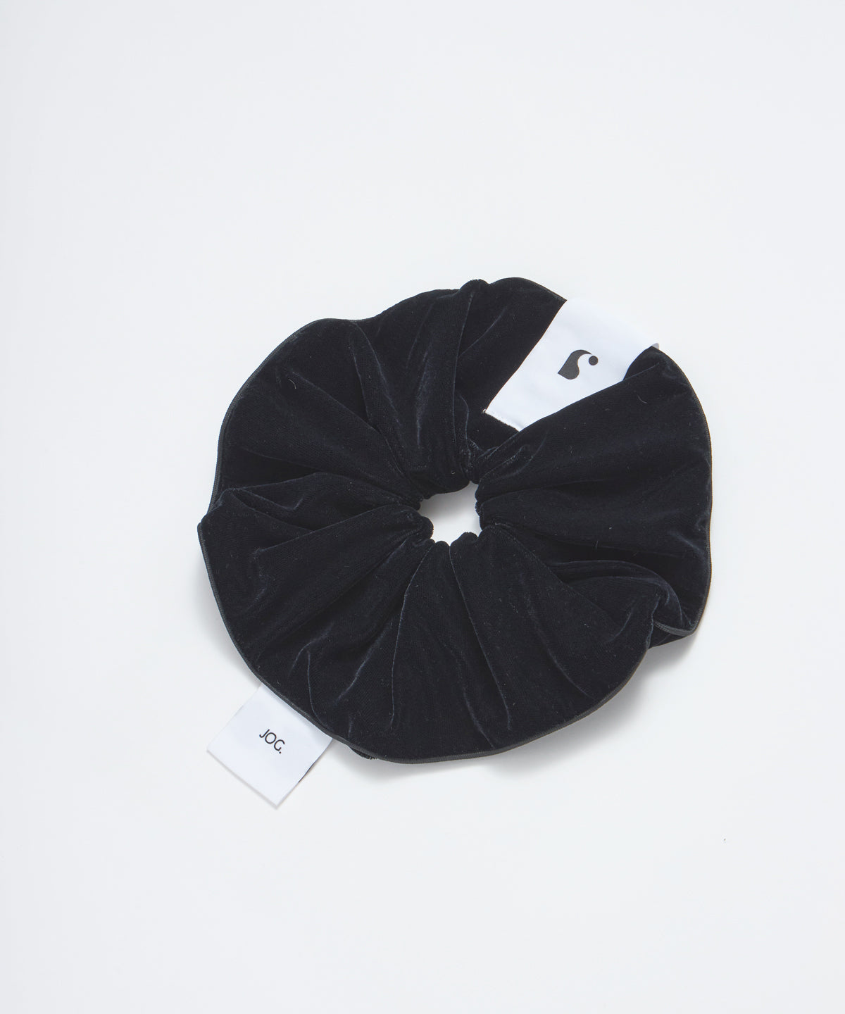 velvet-scrunchie-black