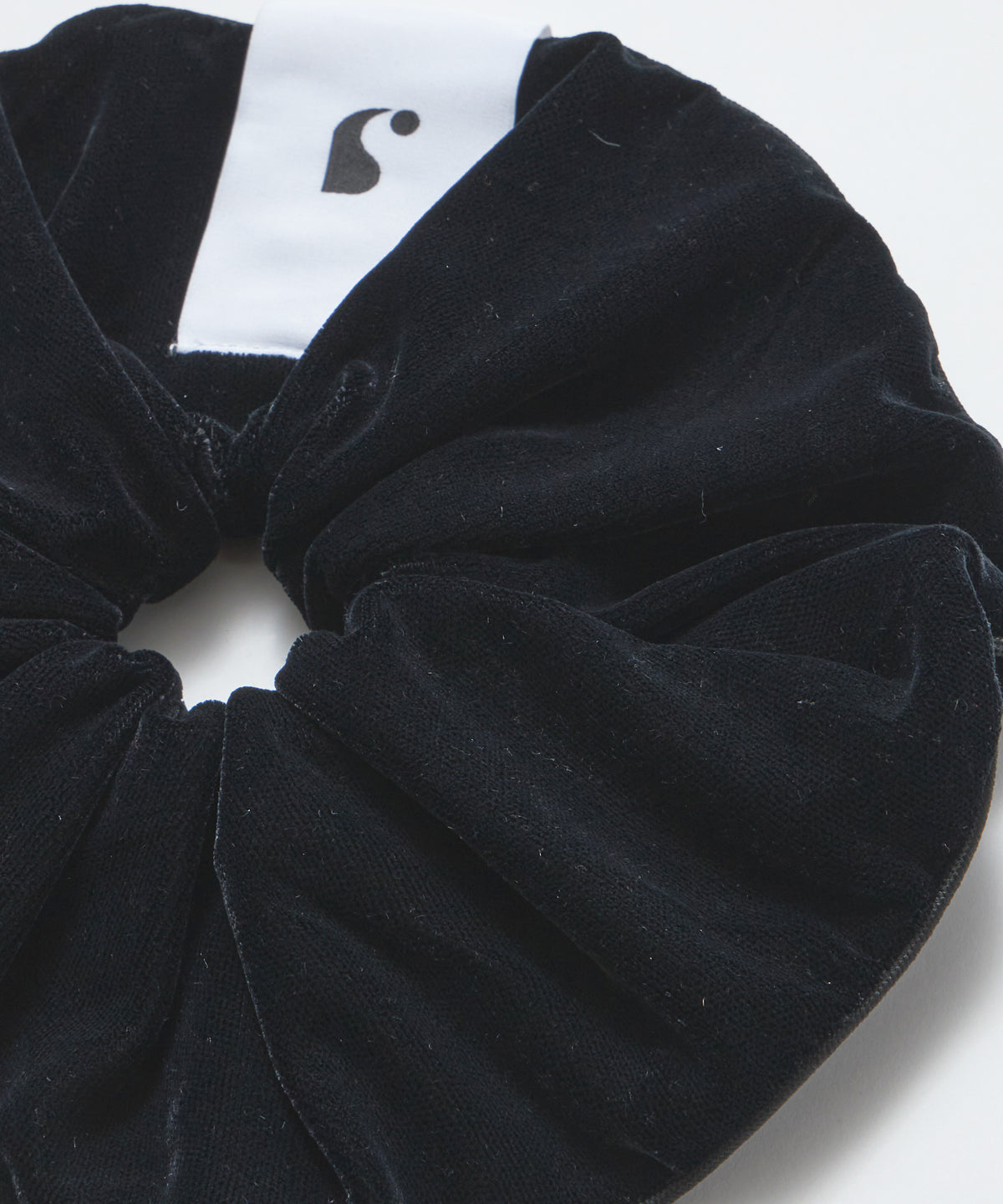 velvet-scrunchie-black