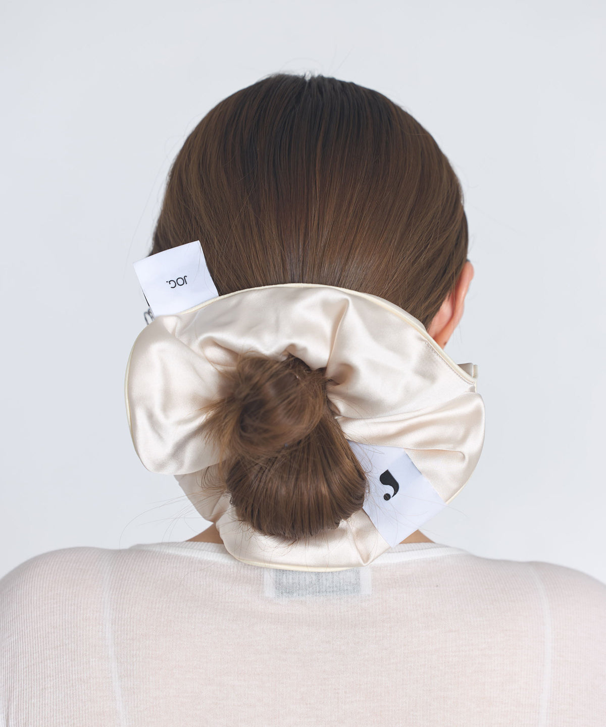 satin-scrunchie-cream