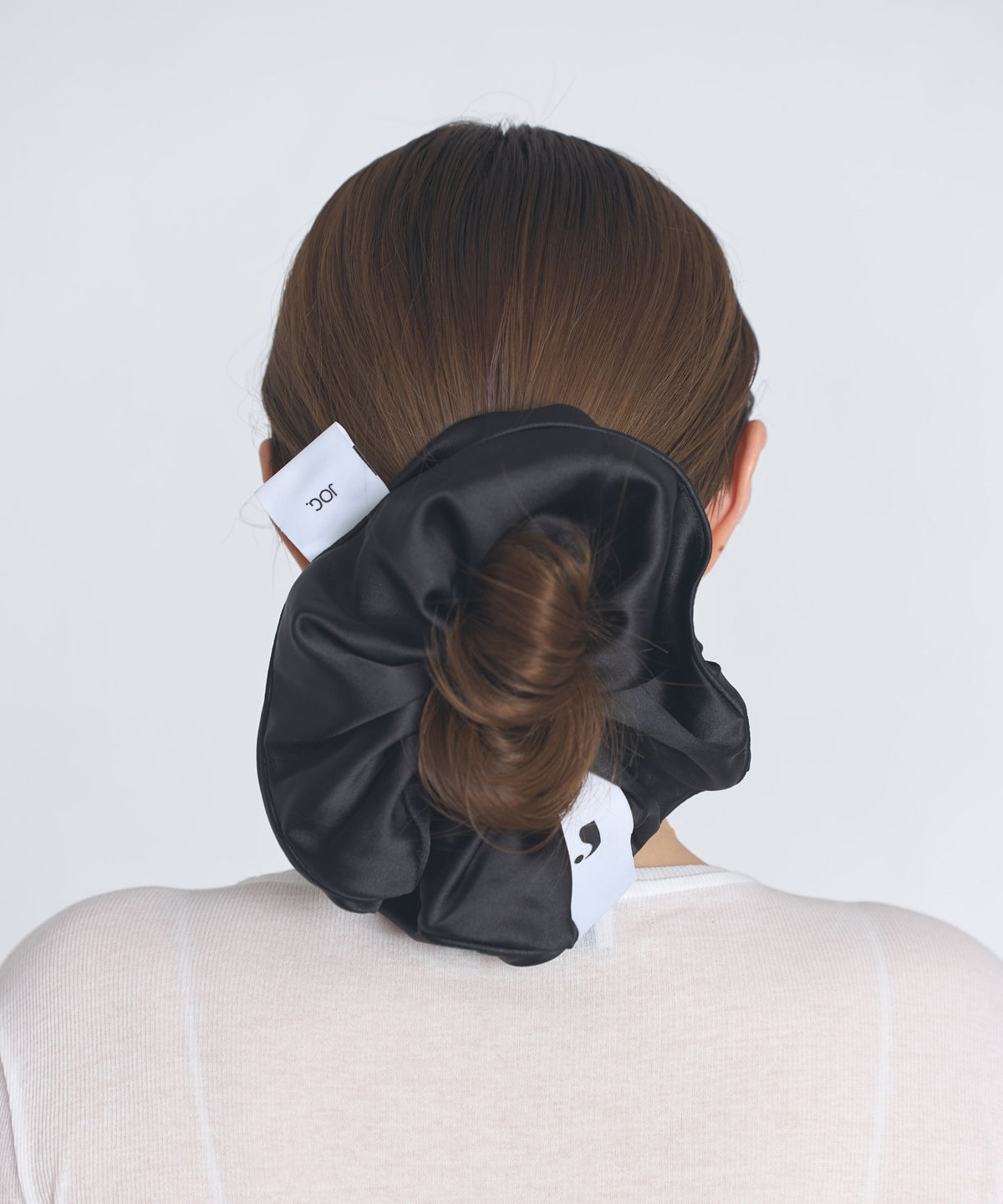 satin-scrunchie-black