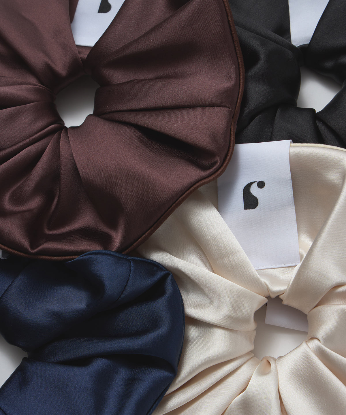 satin-scrunchie-black