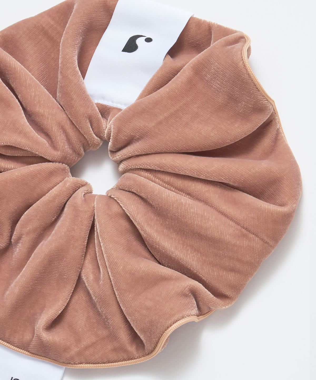 velvet-scrunchie-pinkbeige
