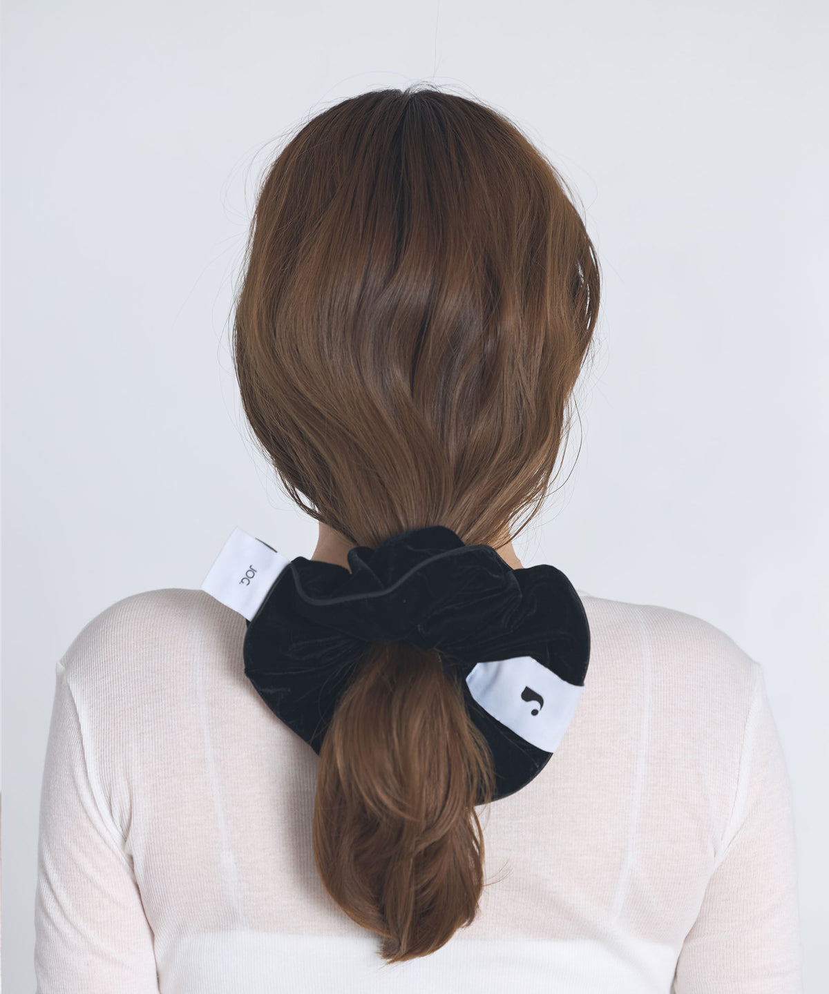 velvet-scrunchie-black