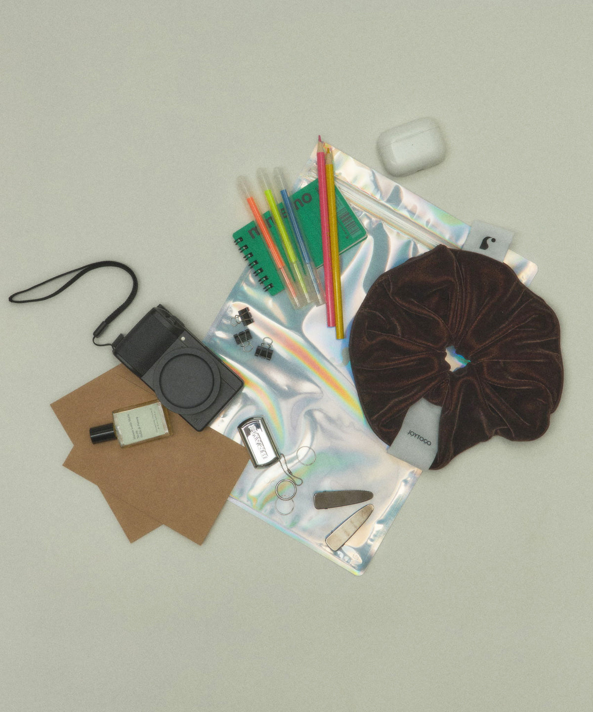 velvet-scrunchie-darkbrown